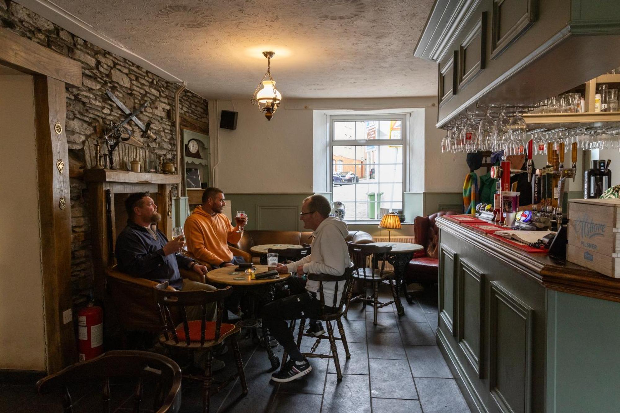 The Bear Inn 兰特里森特 外观 照片