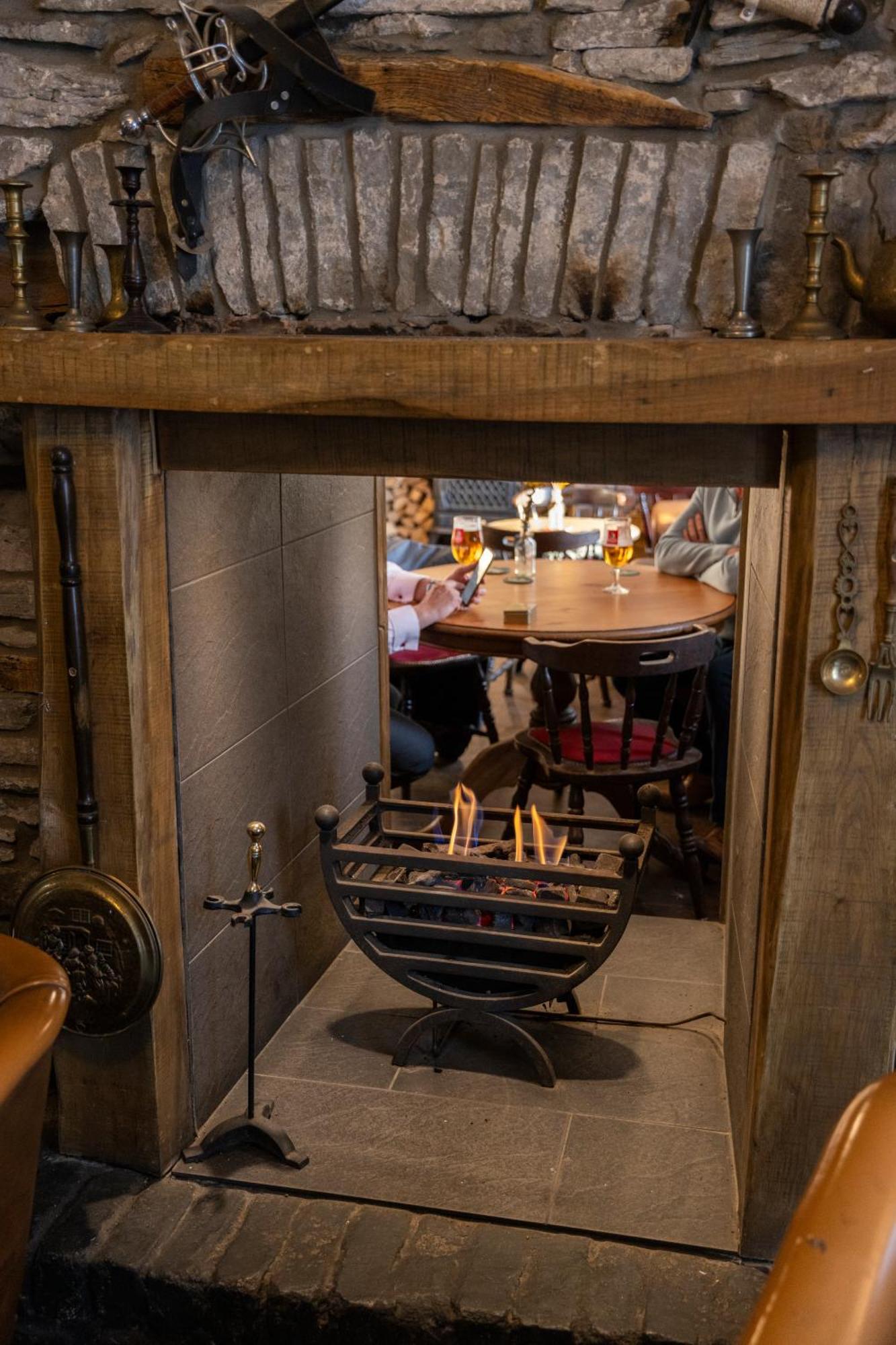 The Bear Inn 兰特里森特 外观 照片